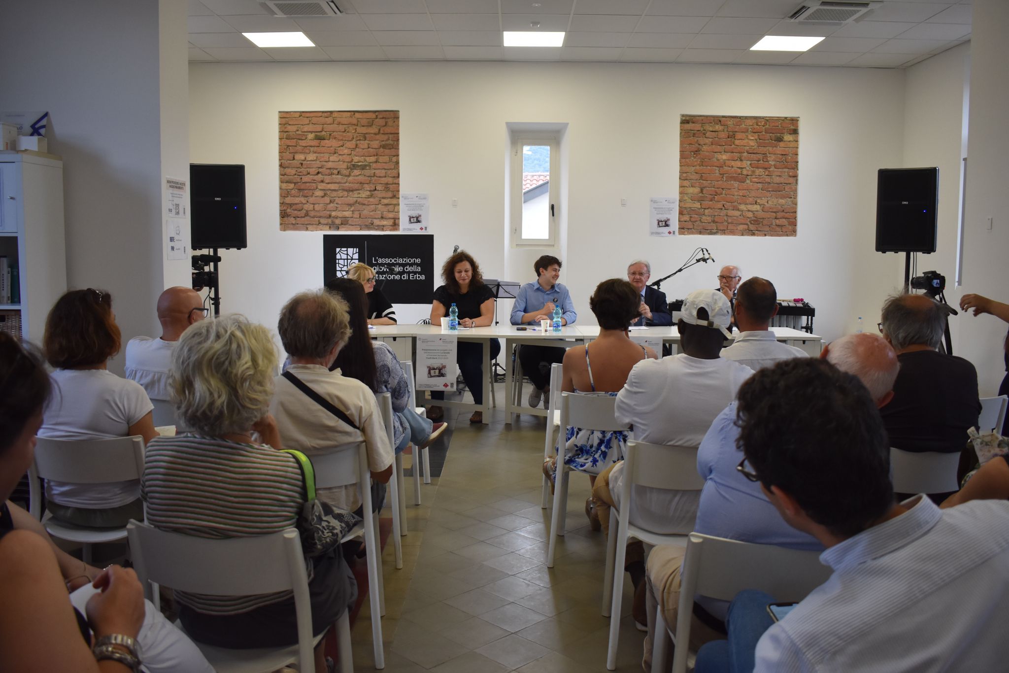 Scopri di più sull'articolo ERBA: PRESENTATO IL BANDO “YOUTH BANK 2022” PRESSO LA SEDE DELLO SNODO