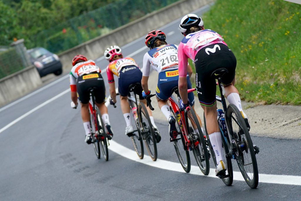 Scopri di più sull'articolo CANELLI: ARRIVA LA 5A TAPPA DEL GIRO D’ITALIA DONNE VAN VLEUTEN DOMINA