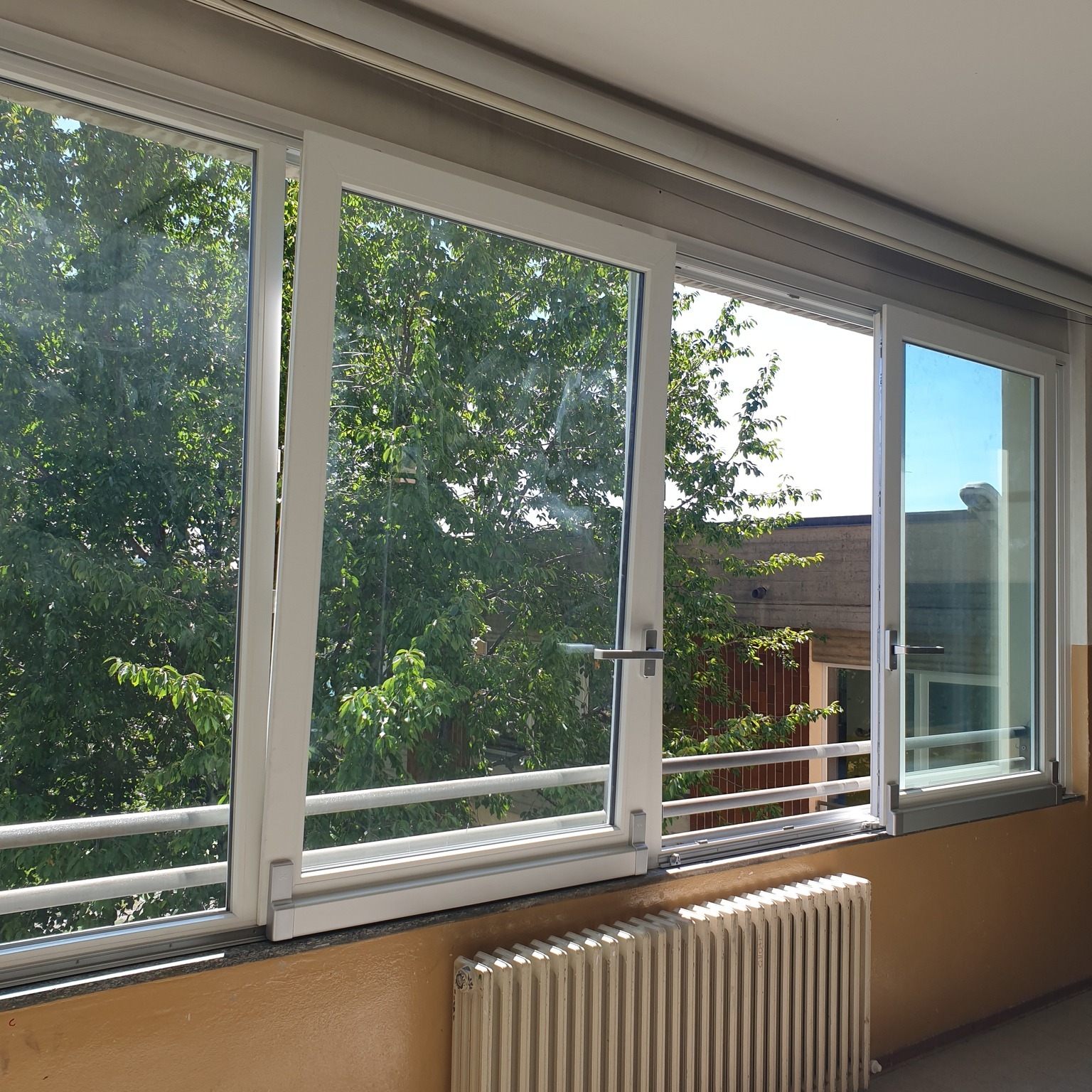 Al momento stai visualizzando PONTELAMBRO: LAVORI TERMINATI ALL’ISTITUTO A.MORO CAMBIO VECCHI INFISSI