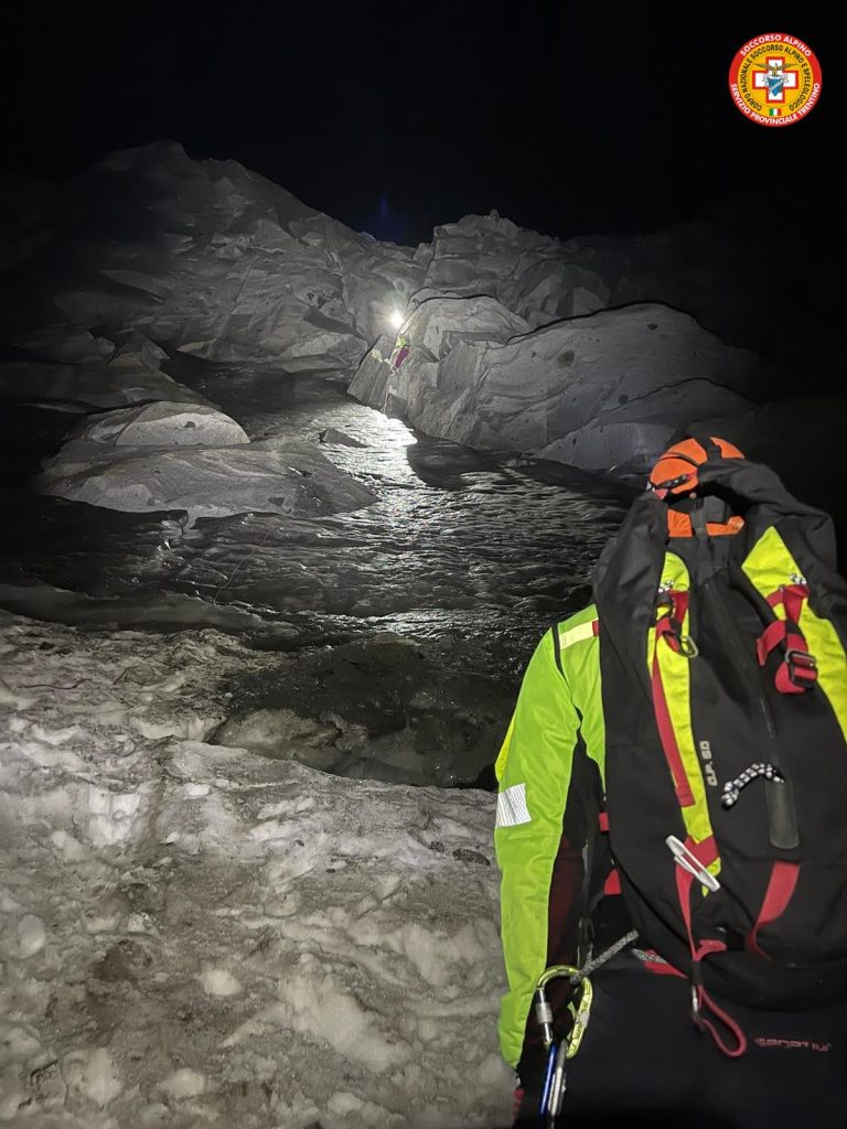 Scopri di più sull'articolo PASSO PORDOI: TRE INTERVENTI IN PARETE PER CORDATE IN DIFFICOLTA’