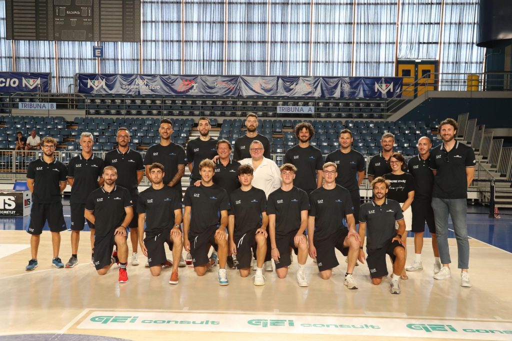 Scopri di più sull'articolo TREVIGLIO: BLU BASKET AL PRIMO RADUNO PER SALUTARE IL SUO PUBBLICO