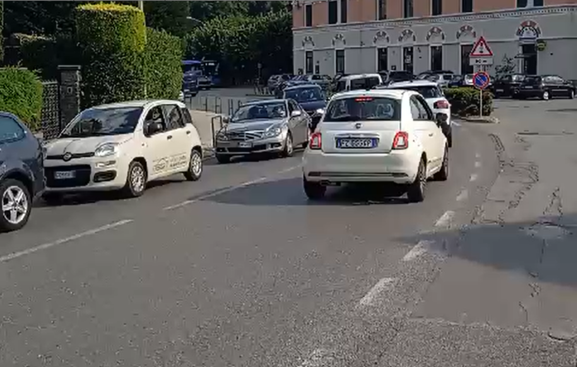 Scopri di più sull'articolo ASSO: LA VALASSINA INGORGHI E CODE ANCHE SE CI FOSSE LA STRADA PER SCERENNA