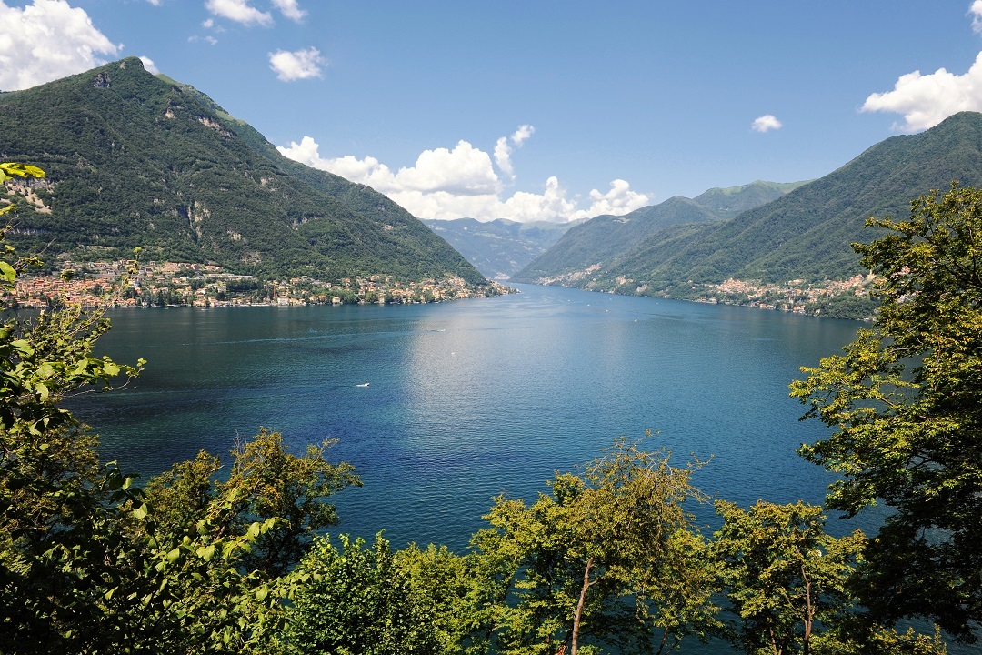 Al momento stai visualizzando LAGO DI COMO: BOOM DI TURISTI SUL LAGO NELL’ESTATE 2023 ORMAI IN CHIUSURA