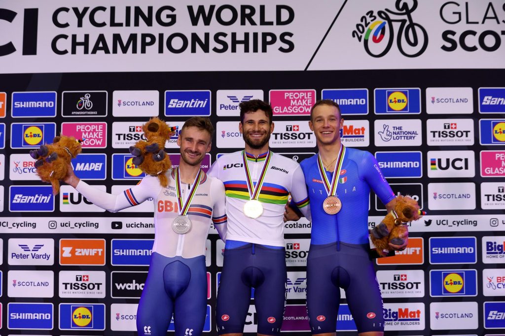 Scopri di più sull'articolo GLASGOW: GANNA ORO NELL’INSEGUIMENTO E UN IMMENSO VAN DER POEL CADE, VINCE IL MONDIALE SU STRADA