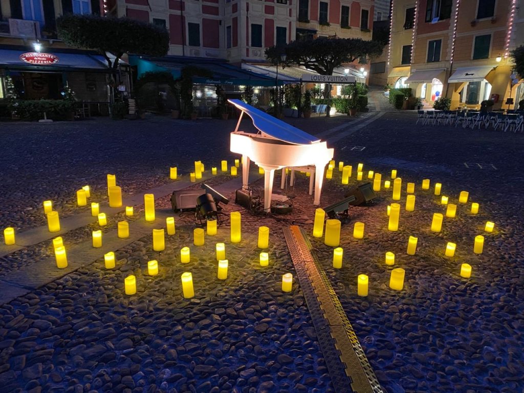 Scopri di più sull'articolo PORTOFINO: IL RITORNO DELLE CANDLE NIGHT PER L’ULTIMO APPUNTAMENTO DI “ROMANTIC PIANO SOLO”
