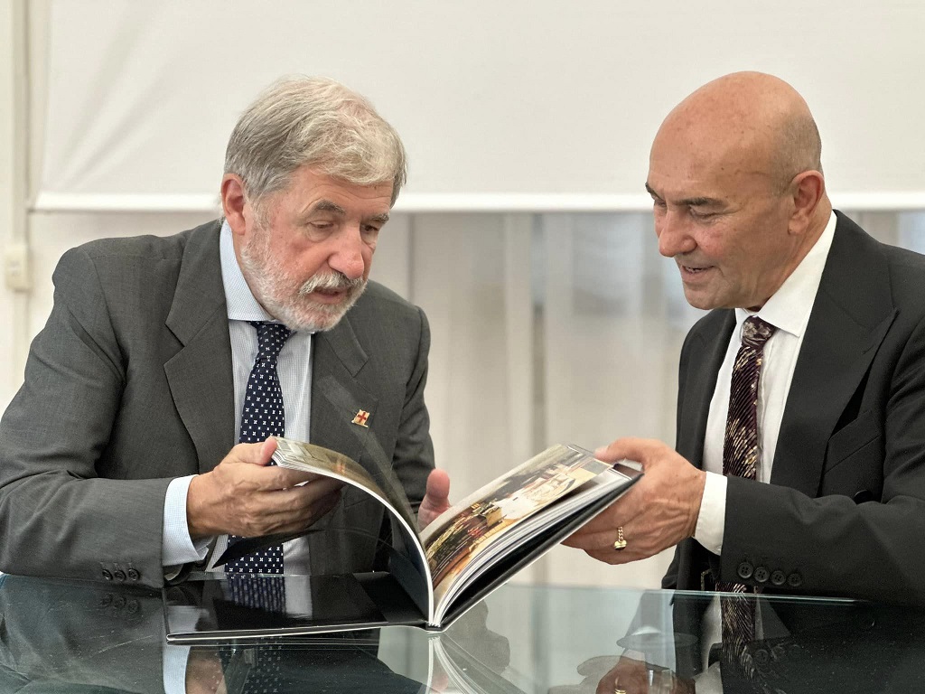 Scopri di più sull'articolo ROTTE COMMERCIALI GENOVESI, LA DELEGAZIONE TURCA A PALAZZO DUCALE