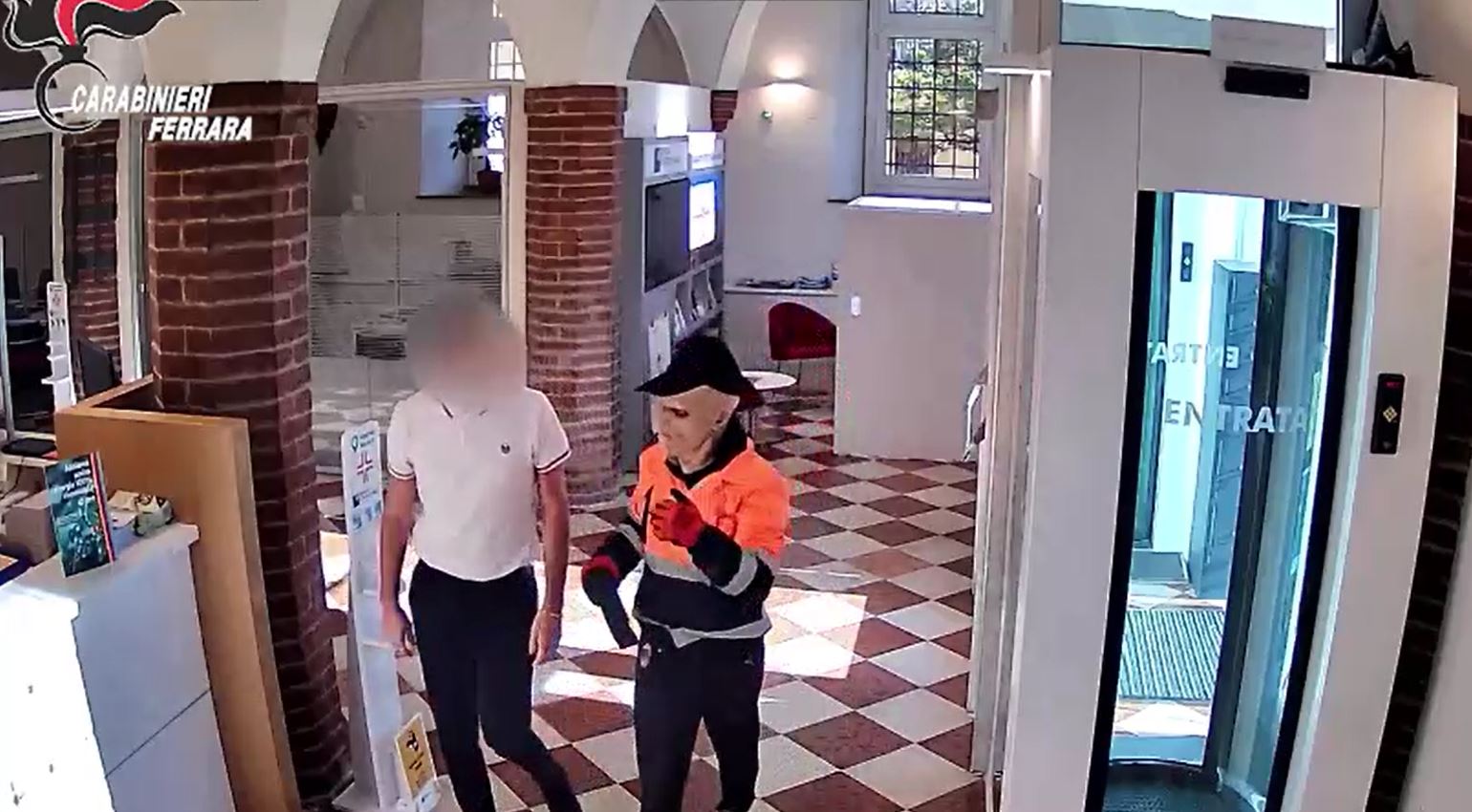 Scopri di più sull'articolo Ferrara, rapinarono una banca sequestrando sei persone
