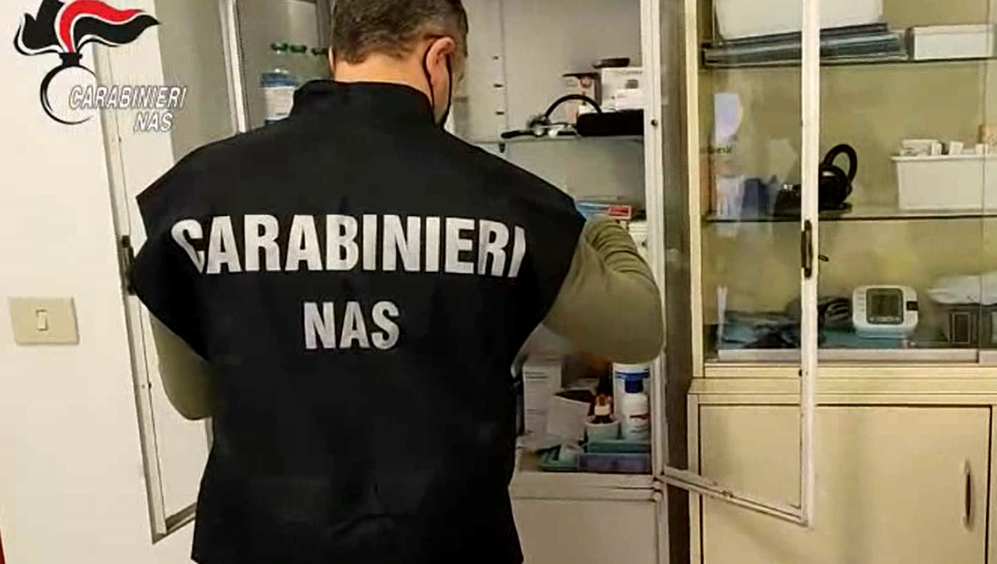 Al momento stai visualizzando CONTROLLI NEL COMPARTO OLEARIO: OLTRE 1.200 LE AZIENDE ISPEZIONATE 256 QUELLE SANZIONATE