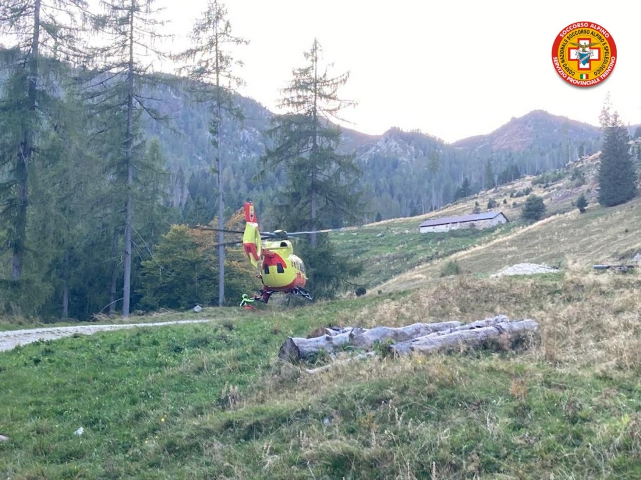 Scopri di più sull'articolo TRENTO: CACCIATORE SCIVOLA PER VENTI METRI A STERNOZZENA IN TESINO