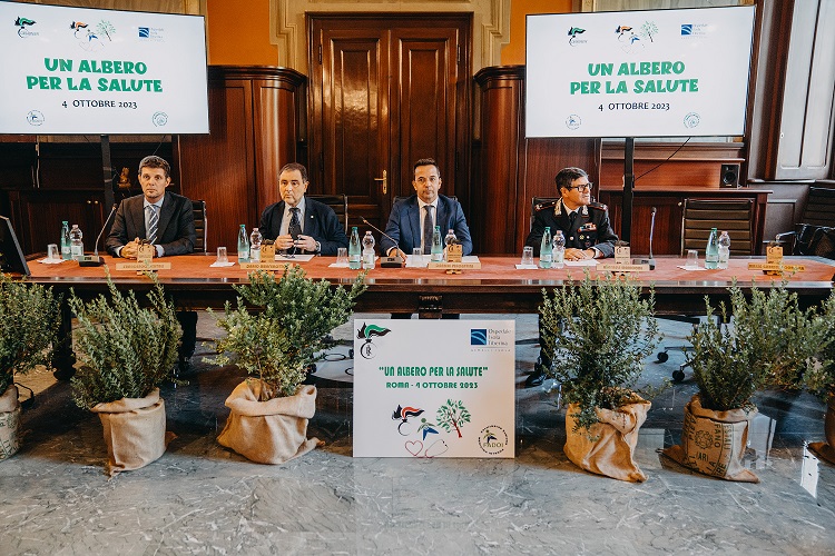 Scopri di più sull'articolo ‘UN ALBERO PER LA SALUTE’ IL PROGETTO FADOI-CARABINIERI RAGGRUPPAMENTO BIODIVERSITÀ