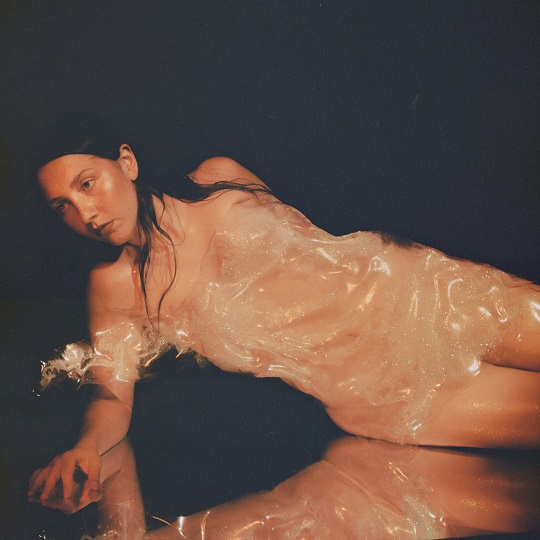 Al momento stai visualizzando “Quanto tutto sembra vuoto”, cantare l’incanto della natura di Miriam Fornari