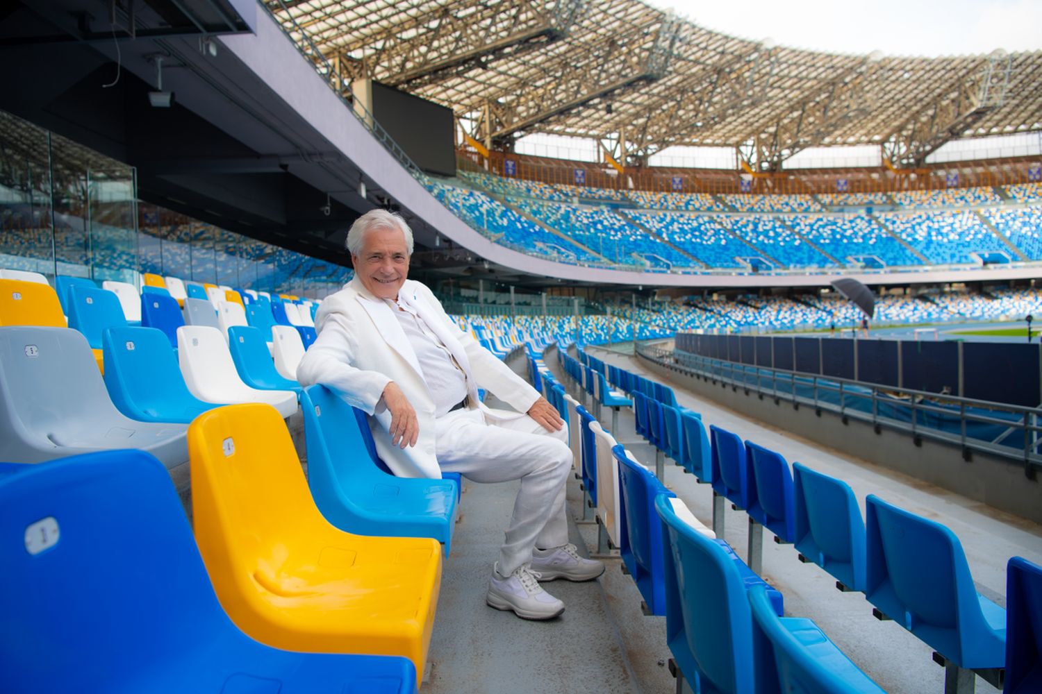 Al momento stai visualizzando NINO D’ANGELO: il 29 giugno un’imperdibile grande festa allo Stadio Diego Armando Maradona di Napoli