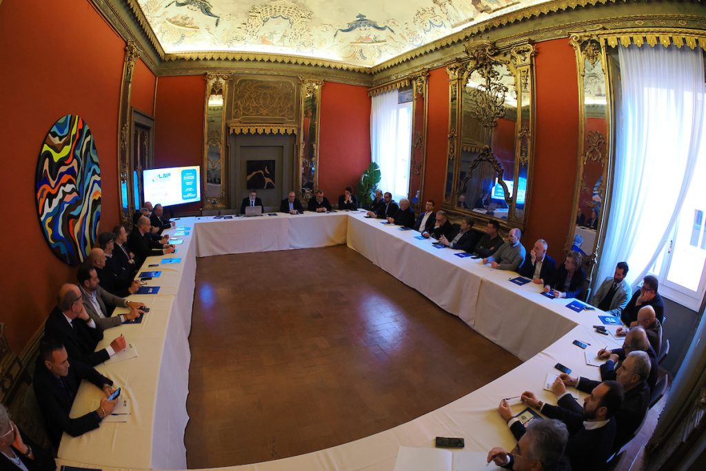 Scopri di più sull'articolo A Palazzo Pepoli-Campogrande la riunione dei proprietari e presidenti dei Club del campionato di Serie A2 Old Wild West