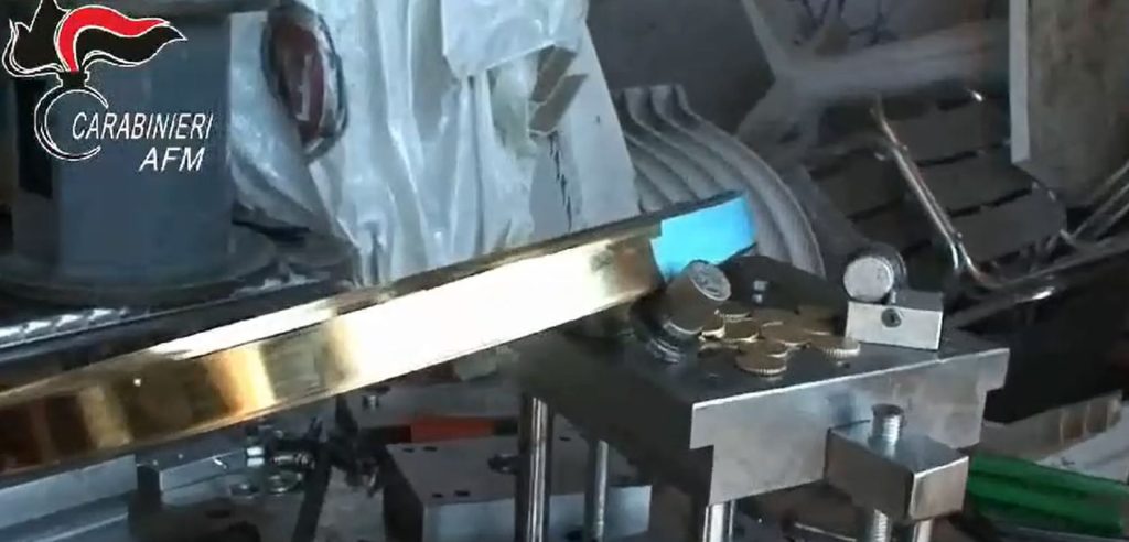 Scopri di più sull'articolo Smantellata un’associazione finalizzata alla produzione e al traffico di monete false
