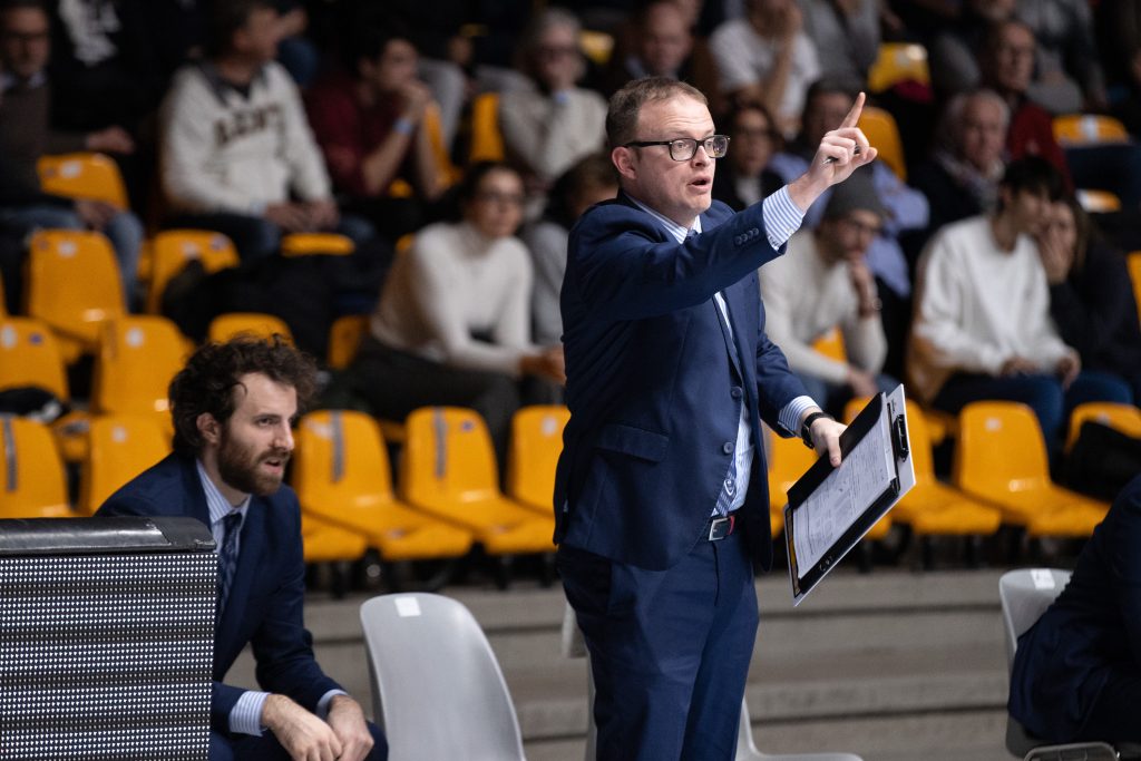 Scopri di più sull'articolo CANTU: COACH COSTACURTA COMMENTA IL MATCH CONTRO CREMONA