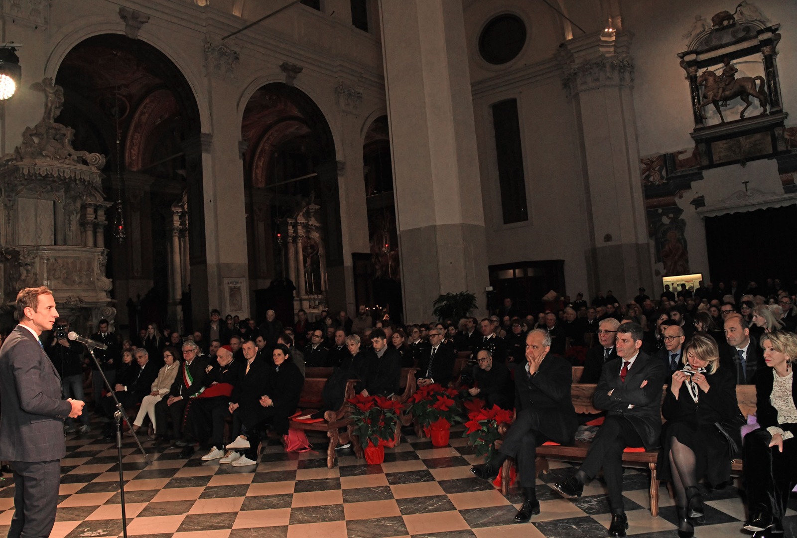 Al momento stai visualizzando UDINE: Poliziotti uccisi Fedriga “loro sacrificio sia esempio per tutti noi”