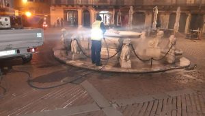 Scopri di più sull'articolo BERGAMO: Idropulitrice in azione sulla fontana del Contarini