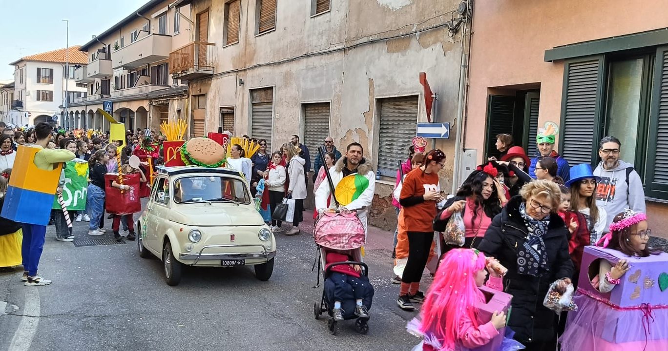 Scopri di più sull'articolo UBOLDO: IL CARVALE DI UBOLDO PER I BAMBINI ORGANIZZATO DA TRE MAMME UN GRANDE SUCCESSO A FIN DI BENE