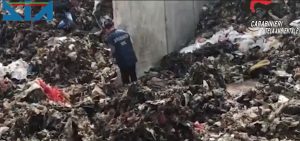 Scopri di più sull'articolo CARABINIERI: TRAFFICO ILLECITO DI RIFIUTI. NUMEROSI ARRESTI DEI CARABINIERI DEL NOE E DELLA DIA