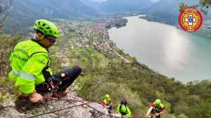 Scopri di più sull'articolo IDRO: INTERVENTO DEL SOCCORSO ALPINO PER RECUPERARE UNA DONNA CADUTA DALLA FERRATA