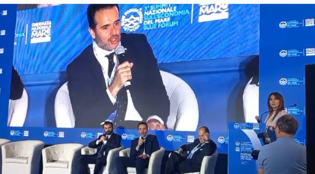 Scopri di più sull'articolo GENOVA. L’ASSESSORE AL PORTO FRANCESCO MARENZA RAPPRESENTA IL COMUNE DI GENOVA AL BLU FORUM