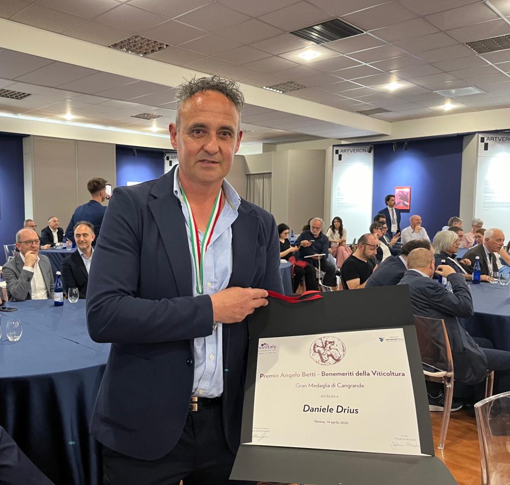 Scopri di più sull'articolo VERONA: AL VINITALY PREMIATO DANIELE DRIUS TESTIMONAIANZA DI CAMBIO GENERAZIONALE