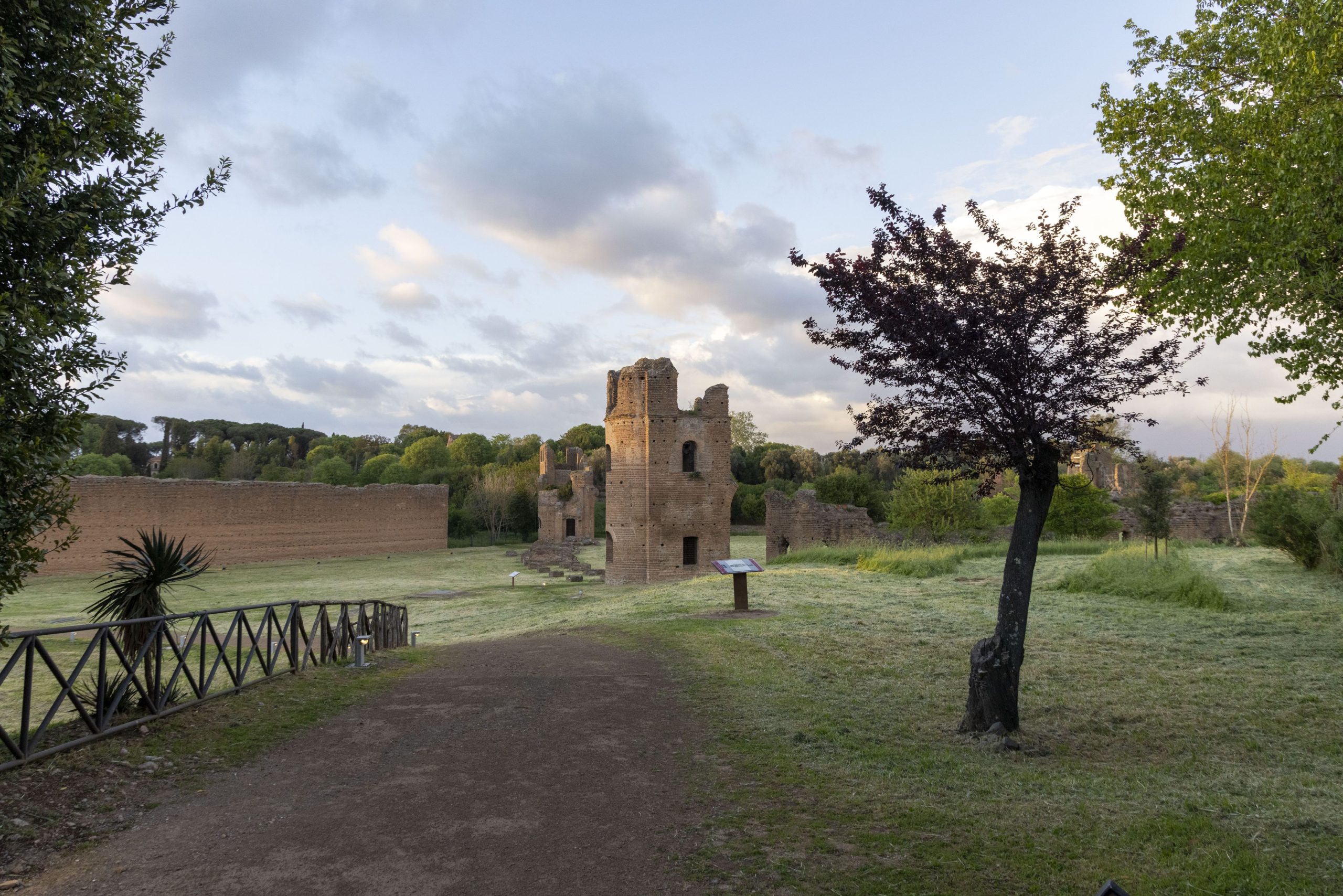 Scopri di più sull'articolo Roma: inaugurata la nuova illuminazione artistica della Villa di Massenzio