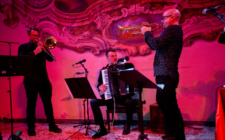 Scopri di più sull'articolo “Around Pergolesi”: il trombettista Giovanni Falzone reinventa in chiave contemporanea lo Stabat Mater