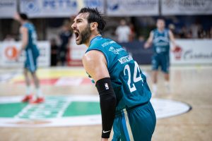 Scopri di più sull'articolo CANTU’: ACQUA SAN  BERNARDO ELIMINA CIVIDALE E VOLA VERSO LA SEMIFINALE