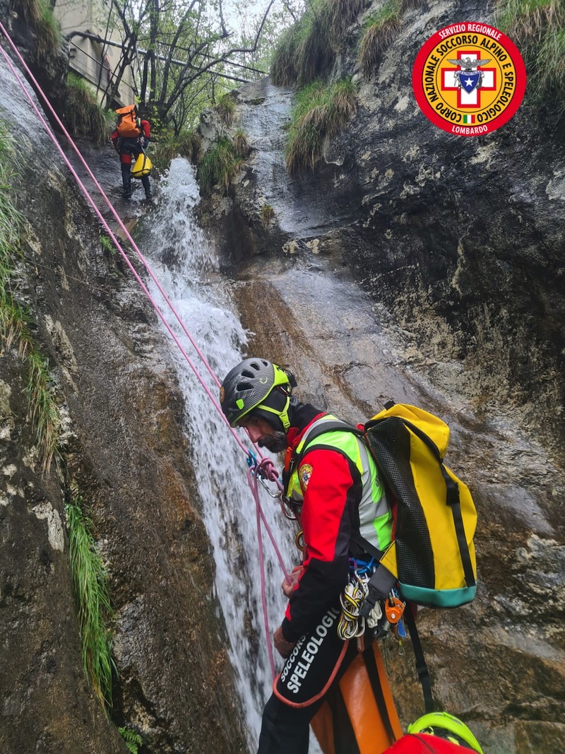 Scopri di più sull'articolo LECCO: FORMAZIONE DEL SOCCORSO ALPINO LOMBARDO NELLE ZONE DI INTROBIO E ABBADIA LARIANA