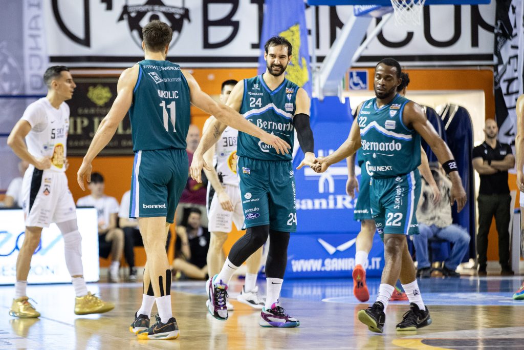 Scopri di più sull'articolo CANTU’: CANTU’ VOLA IN FINALE BATTENDO UDINE, SI VA A TRIESTE