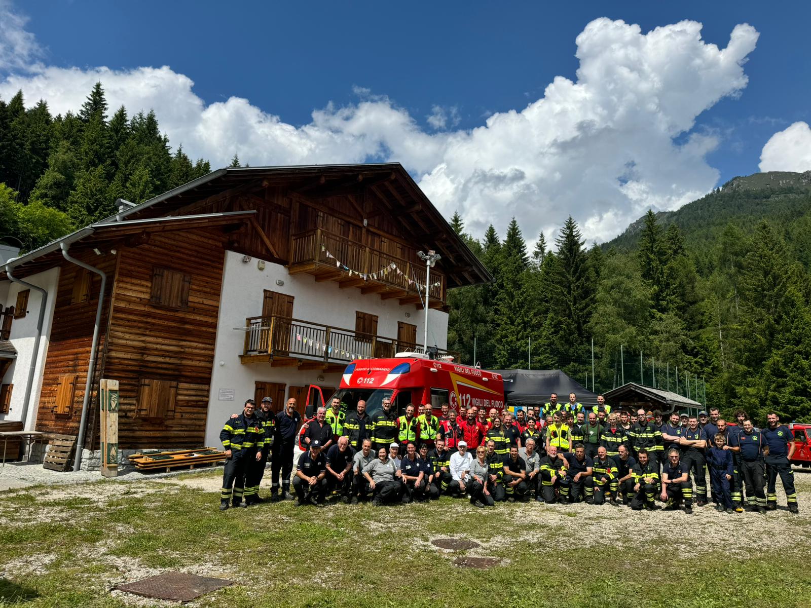 Scopri di più sull'articolo TOSCOLANO MADERNO: INTERVENTO DI SALVATAGGIO DI DUE PERSONE CHE GIRAVANO CON IL PARAPENDIO BIPOSTO