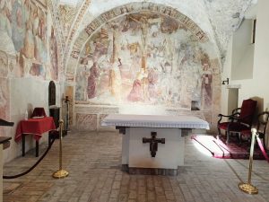 Scopri di più sull'articolo REZZAGO: GLI AMICI DEL ROMANICO ALTA VALASSINA CULLANO E CURANO LA CHIESA COSMA E DAMIANO