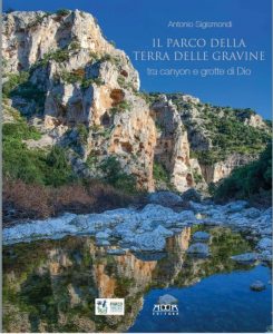 Scopri di più sull'articolo TARANTO: È nelle librerie il libro “Il Parco della Terra delle Gravine – tra canyon grotte di Dio”