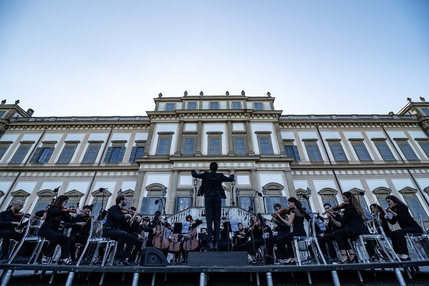 Al momento stai visualizzando Grande successo di pubblico domenica 15 settembre per la Nona Sinfonia di Beethoven: nei Giardini della Villa Reale di Monza