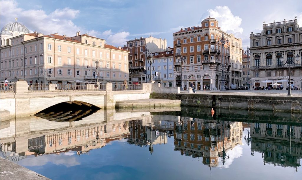 Scopri di più sull'articolo TRIESTE: UNA CITTA’ DA VISITARE E APPREZZARE PER LA RICHIEZZA DEI PANORAMI E UNO SGUARDO VERSO IL FUTURO