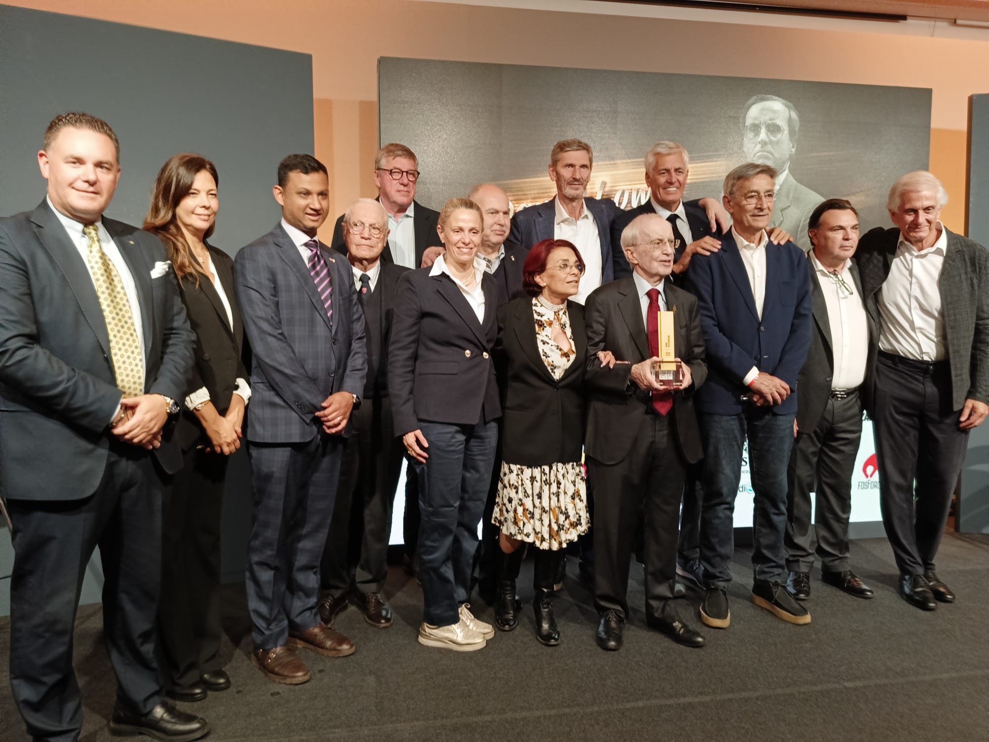 Scopri di più sull'articolo Milano: “IL COACH” DAN PETERSON premiato con FIBA Hall of Fame