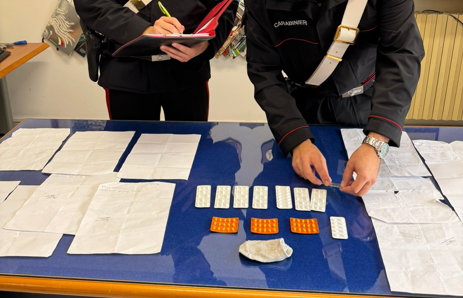 Scopri di più sull'articolo Carabinieri, Roma: Furti e una tentata rapina dopo le richieste di passaggio in auto, arrestata una donna a Lariano