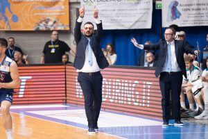 Scopri di più sull'articolo CANTU’: COACH BRIENZA “CONTENTO DELLA VITTORIA E DELLA PRESTAZIONE, MA ANCHE L’ATTEGGIAMENTO DELLA SQUADRA”