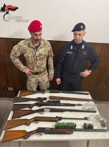 Scopri di più sull'articolo MELITO DI PORTO SALVO: SEQUESTRO DI ARMI E MUNIZIONI DA PARTE DEI CARABINIERI