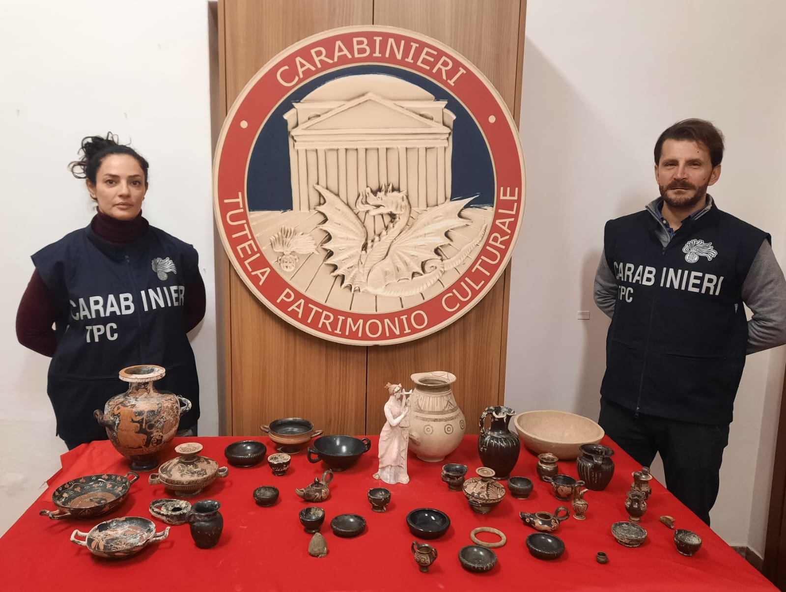 Scopri di più sull'articolo Furto, ricettazione ed esportazione illecita di reperti archeologici e numismatici