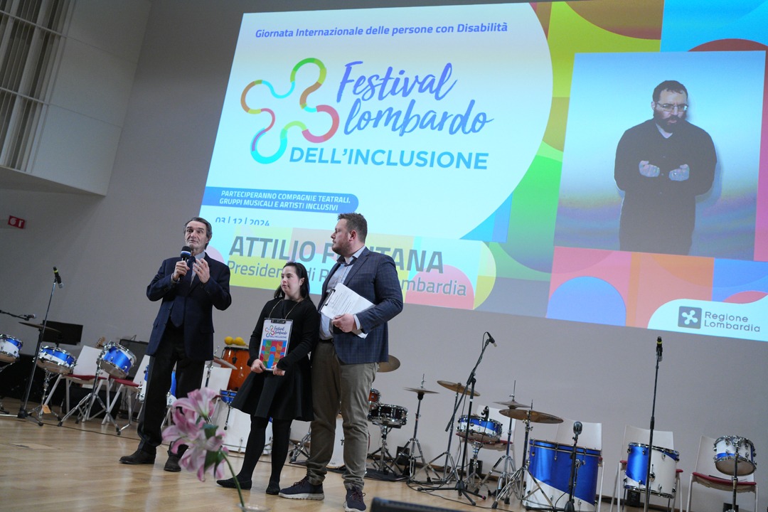 Scopri di più sull'articolo MILANO: SARA BELLOME GIOVANE ARTISTA COMASCA HA CONDOTTO IL FESTIVAL DELL’INCLUSIONE A PALAZZO LOMBARDIA