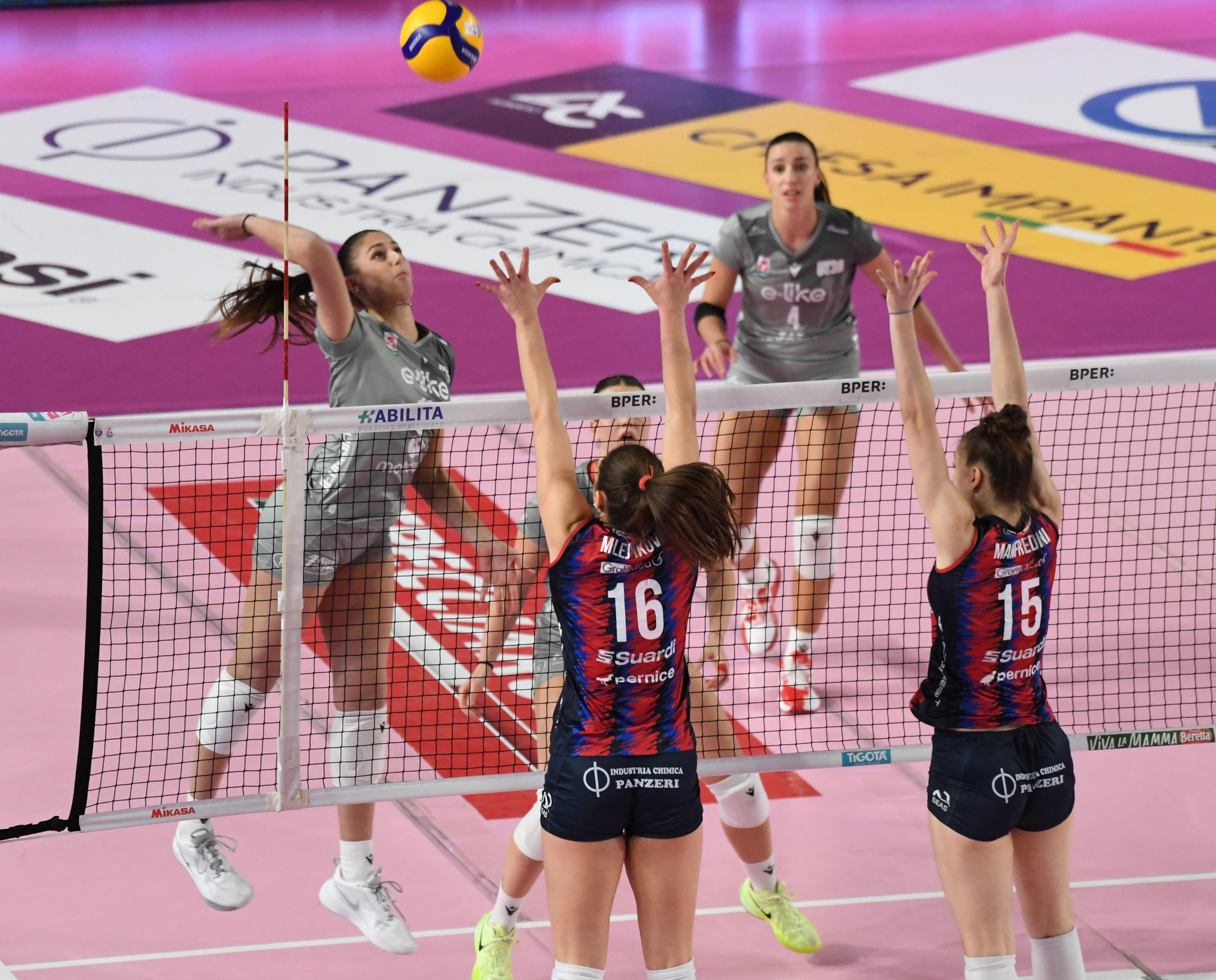 Scopri di più sull'articolo TREVIGLIO: BATTUTA D’ARRESTO PER LE RAGAZZE DEL VOLLEY DI BUSTO ARSIZIO CONTRO BERGAMO