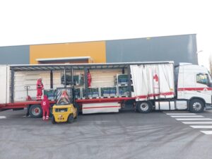 Scopri di più sull'articolo Parte da Ferrara un carico di 105 tende per portare soccorso agli abitanti delle isole Mayotte