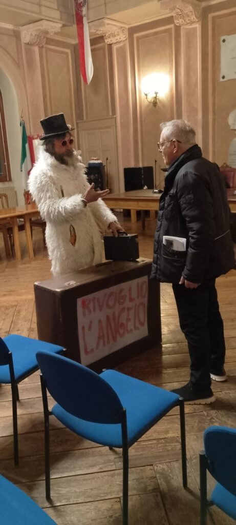 Scopri di più sull'articolo ASSO: “RIVOGLIO L’ANGELO” RENATO EVARISTO PEREGO IN CONSIGLIO COMUNALE PER LA STATUA DEL CIMITERO SPARITA