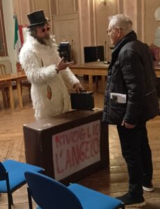 Scopri di più sull'articolo ASSO: “RIVOGLIO L’ANGELO” RENATO EVARISTO PEREGO IN CONSIGLIO COMUNALE PER LA STATUA DEL CIMITERO SPARITA