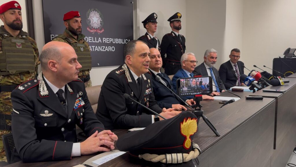 Scopri di più sull'articolo CATANZARO: ESEGUITO PROVVEDIMENTO CAUTELARE NEI CONFRONTI DI 44 INDAGATI