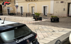 Scopri di più sull'articolo DALLA PAURA ALLA GIUSTIZIA: ARRESTATI PADRE, FIGLIA ECOMPAGNA PER ESTORSIONE, ATTI PERSECUTORI E DROGA