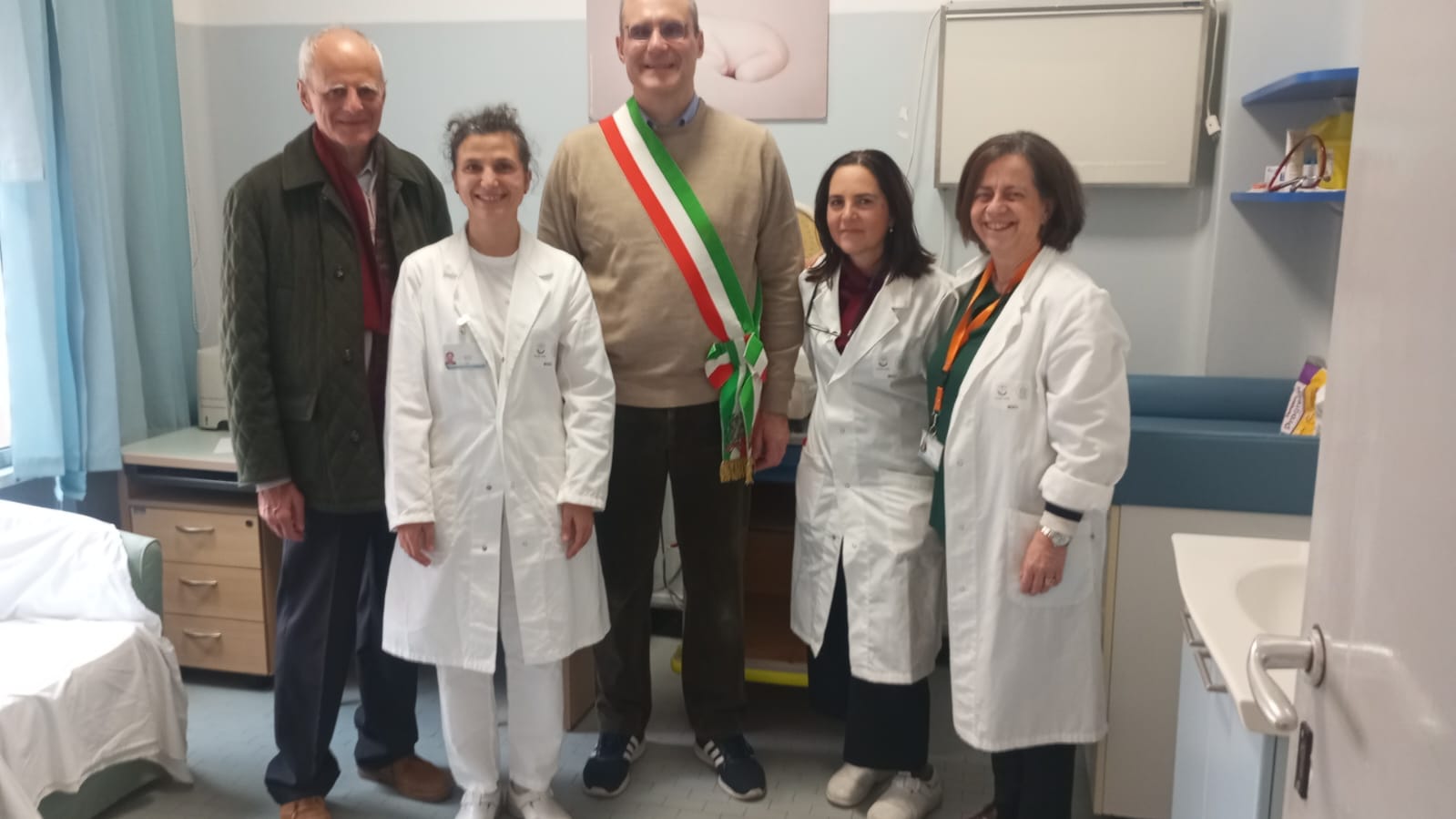 Scopri di più sull'articolo GENOVA: IL SINDACO  PICIOCCHI HA VISITATO I NUOVI NATI PER APRIRE IL NUOVO ANNO