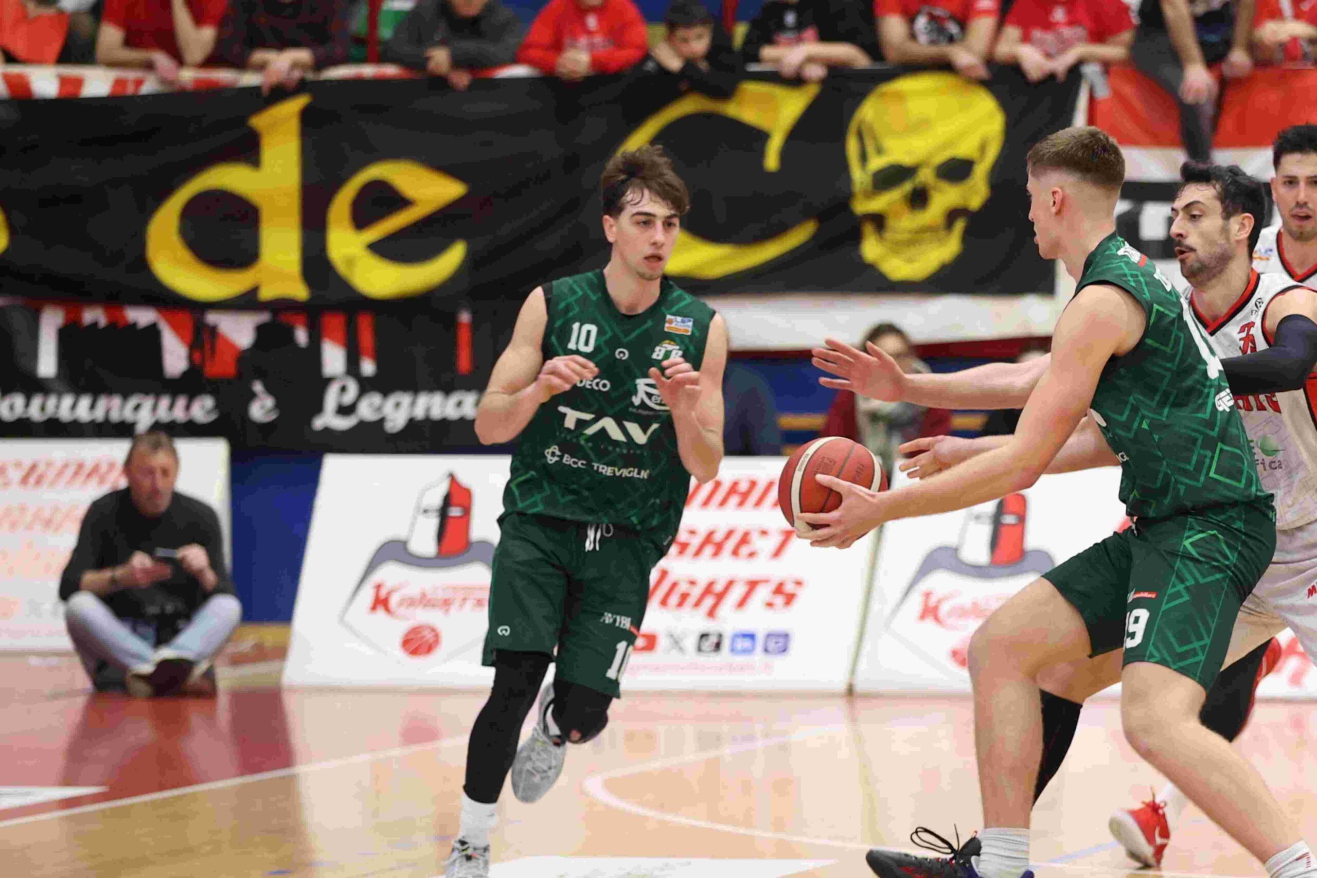 Scopri di più sull'articolo CASTELLANZA: LA TAV ESPUGNA LEGNANO DOPO UNA PARTITA DA GLADIATORI TIFOSI IN DELIRIO